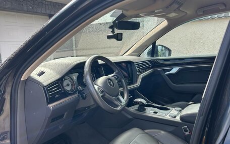 Volkswagen Touareg III, 2018 год, 5 500 000 рублей, 9 фотография