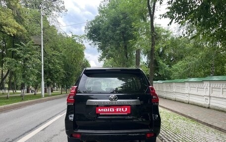 Toyota Land Cruiser Prado 150 рестайлинг 2, 2018 год, 4 950 000 рублей, 10 фотография