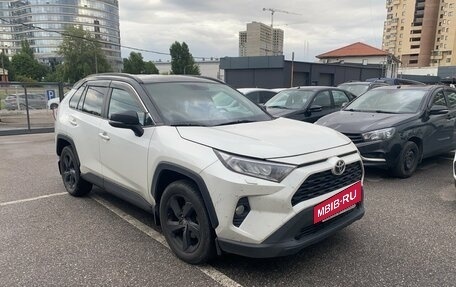 Toyota RAV4, 2021 год, 3 300 000 рублей, 3 фотография