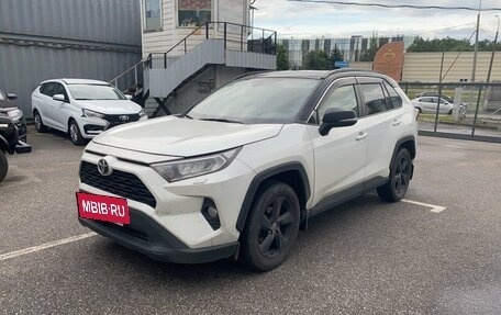 Toyota RAV4, 2021 год, 3 300 000 рублей, 2 фотография