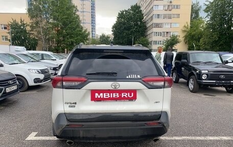 Toyota RAV4, 2021 год, 3 300 000 рублей, 5 фотография
