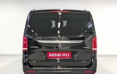 Mercedes-Benz V-Класс, 2019 год, 5 950 000 рублей, 6 фотография