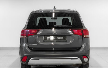 Mitsubishi Outlander III рестайлинг 3, 2020 год, 2 085 000 рублей, 6 фотография