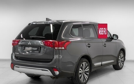 Mitsubishi Outlander III рестайлинг 3, 2020 год, 2 085 000 рублей, 5 фотография