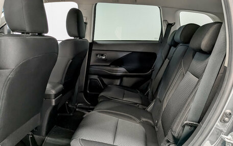 Mitsubishi Outlander III рестайлинг 3, 2020 год, 2 085 000 рублей, 12 фотография