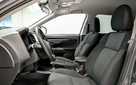 Mitsubishi Outlander III рестайлинг 3, 2020 год, 2 085 000 рублей, 20 фотография