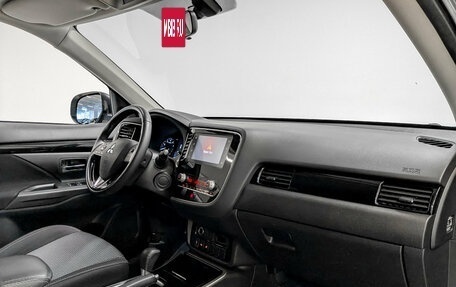 Mitsubishi Outlander III рестайлинг 3, 2020 год, 2 085 000 рублей, 11 фотография