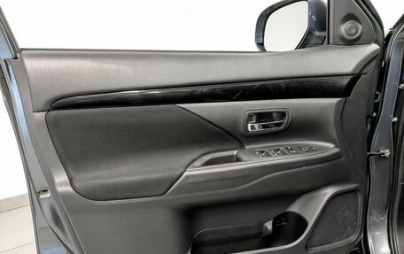 Mitsubishi Outlander III рестайлинг 3, 2020 год, 2 085 000 рублей, 19 фотография