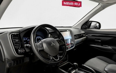 Mitsubishi Outlander III рестайлинг 3, 2020 год, 2 085 000 рублей, 16 фотография