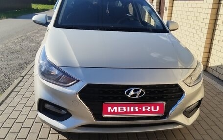 Hyundai Solaris II рестайлинг, 2018 год, 1 350 000 рублей, 1 фотография