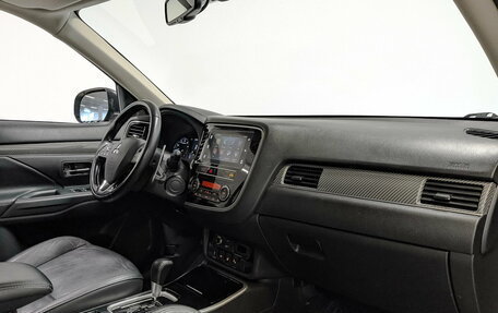 Mitsubishi Outlander III рестайлинг 3, 2019 год, 2 150 000 рублей, 13 фотография