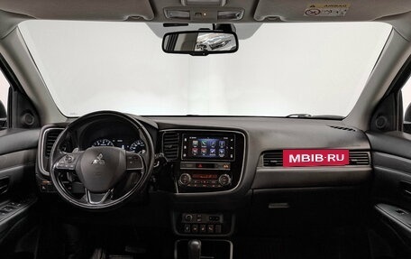 Mitsubishi Outlander III рестайлинг 3, 2019 год, 2 150 000 рублей, 14 фотография