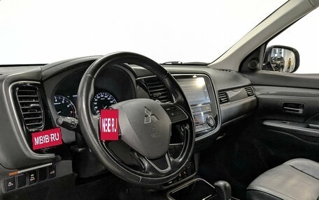 Mitsubishi Outlander III рестайлинг 3, 2019 год, 2 150 000 рублей, 15 фотография