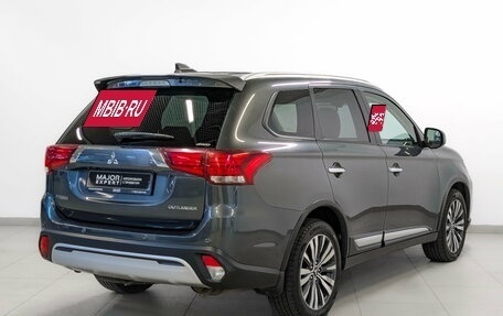 Mitsubishi Outlander III рестайлинг 3, 2019 год, 2 150 000 рублей, 5 фотография
