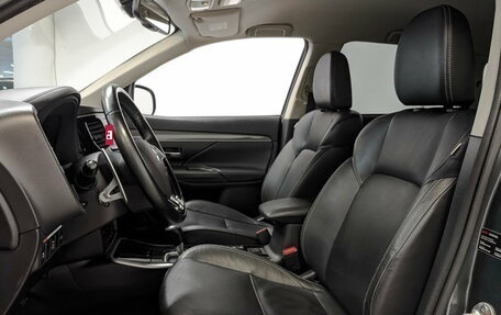 Mitsubishi Outlander III рестайлинг 3, 2019 год, 2 150 000 рублей, 20 фотография