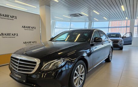 Mercedes-Benz E-Класс, 2017 год, 2 397 000 рублей, 1 фотография