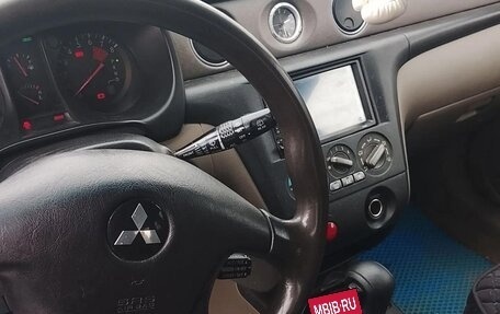 Mitsubishi Outlander III рестайлинг 3, 2002 год, 400 000 рублей, 8 фотография