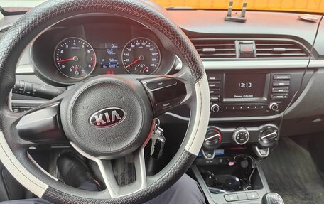 KIA Rio IV, 2018 год, 990 000 рублей, 6 фотография