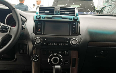 Toyota Land Cruiser Prado 150 рестайлинг 2, 2014 год, 3 500 000 рублей, 19 фотография