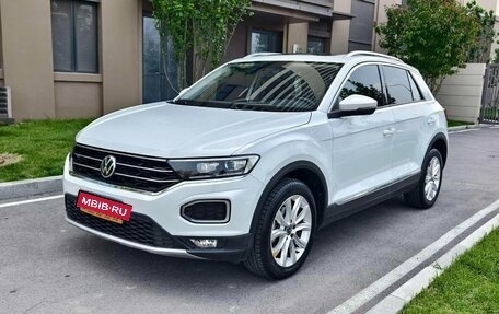 Volkswagen T-Roc I, 2022 год, 1 495 000 рублей, 1 фотография
