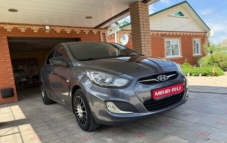 Hyundai Solaris II рестайлинг, 2011 год, 870 000 рублей, 1 фотография