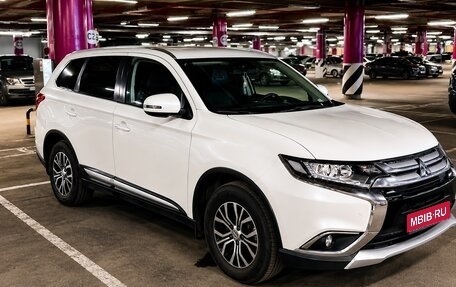 Mitsubishi Outlander III рестайлинг 3, 2016 год, 2 090 000 рублей, 1 фотография