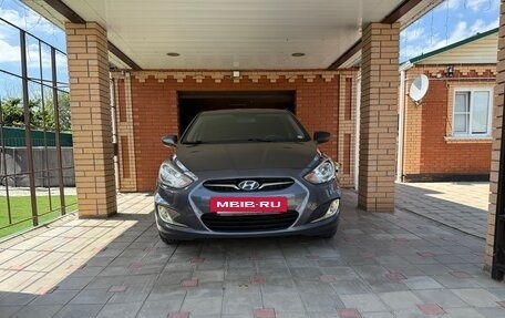 Hyundai Solaris II рестайлинг, 2011 год, 870 000 рублей, 2 фотография