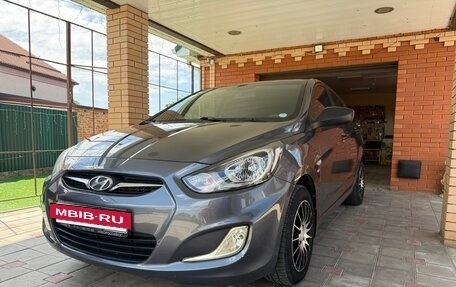 Hyundai Solaris II рестайлинг, 2011 год, 870 000 рублей, 3 фотография