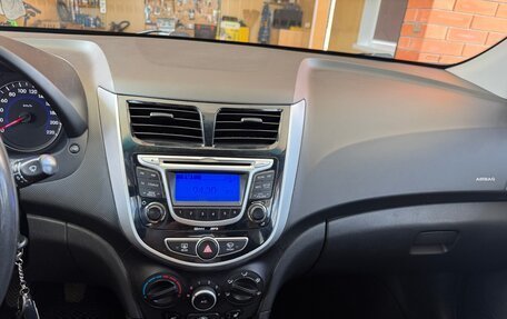 Hyundai Solaris II рестайлинг, 2011 год, 870 000 рублей, 13 фотография