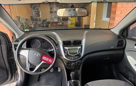 Hyundai Solaris II рестайлинг, 2011 год, 870 000 рублей, 21 фотография