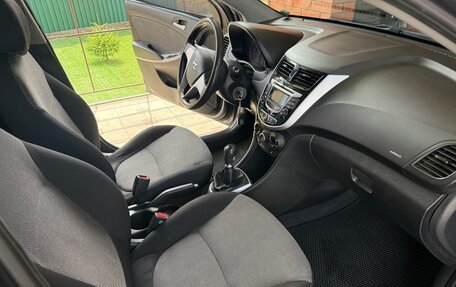 Hyundai Solaris II рестайлинг, 2011 год, 870 000 рублей, 24 фотография