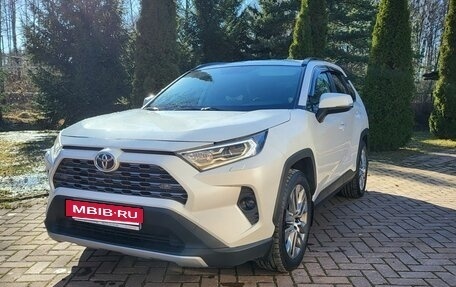 Toyota RAV4, 2021 год, 3 100 000 рублей, 2 фотография