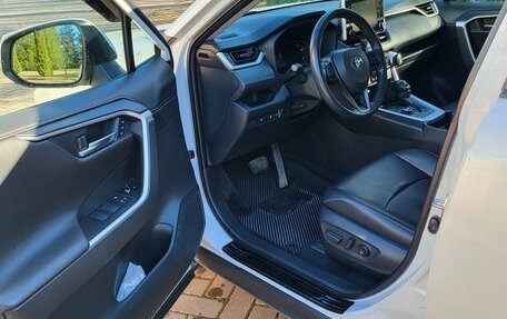 Toyota RAV4, 2021 год, 3 100 000 рублей, 9 фотография
