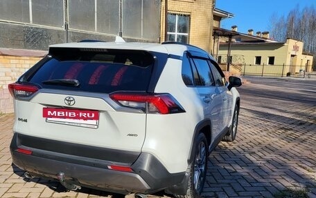 Toyota RAV4, 2021 год, 3 100 000 рублей, 4 фотография