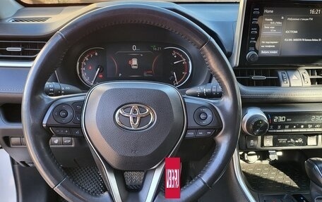 Toyota RAV4, 2021 год, 3 100 000 рублей, 13 фотография