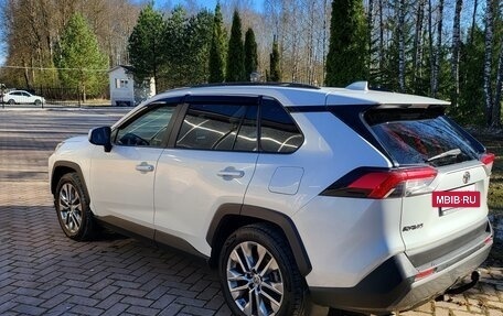 Toyota RAV4, 2021 год, 3 100 000 рублей, 3 фотография