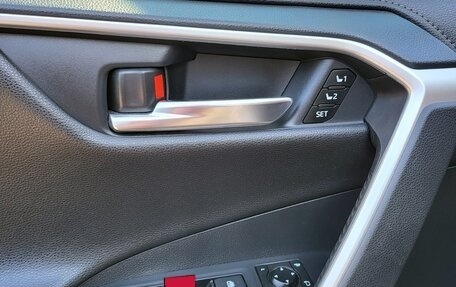 Toyota RAV4, 2021 год, 3 100 000 рублей, 14 фотография