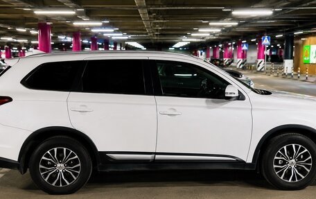 Mitsubishi Outlander III рестайлинг 3, 2016 год, 2 090 000 рублей, 4 фотография