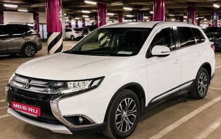 Mitsubishi Outlander III рестайлинг 3, 2016 год, 2 090 000 рублей, 3 фотография