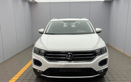 Volkswagen T-Roc I, 2022 год, 1 596 000 рублей, 2 фотография