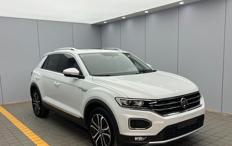 Volkswagen T-Roc I, 2022 год, 1 596 000 рублей, 3 фотография