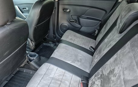 Renault Logan II, 2018 год, 858 000 рублей, 15 фотография