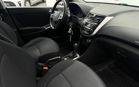 Hyundai Solaris II рестайлинг, 2015 год, 1 129 000 рублей, 32 фотография