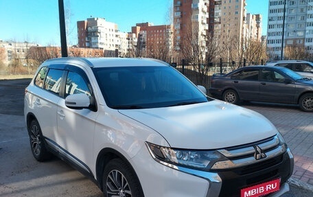 Mitsubishi Outlander III рестайлинг 3, 2016 год, 1 900 000 рублей, 1 фотография