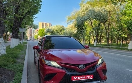 Toyota Camry, 2019 год, 2 750 000 рублей, 1 фотография