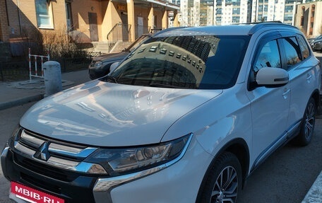 Mitsubishi Outlander III рестайлинг 3, 2016 год, 1 900 000 рублей, 2 фотография