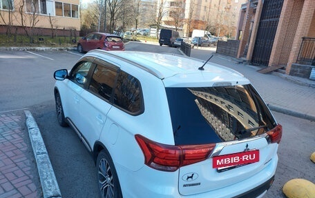 Mitsubishi Outlander III рестайлинг 3, 2016 год, 1 900 000 рублей, 4 фотография