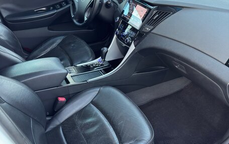 Hyundai Sonata VI, 2010 год, 1 350 000 рублей, 20 фотография
