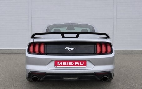 Ford Mustang VI рестайлинг, 2021 год, 3 600 000 рублей, 10 фотография