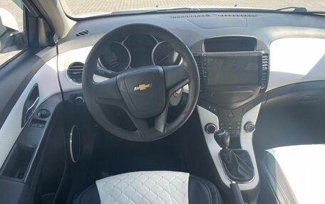 Chevrolet Cruze II, 2011 год, 592 000 рублей, 10 фотография